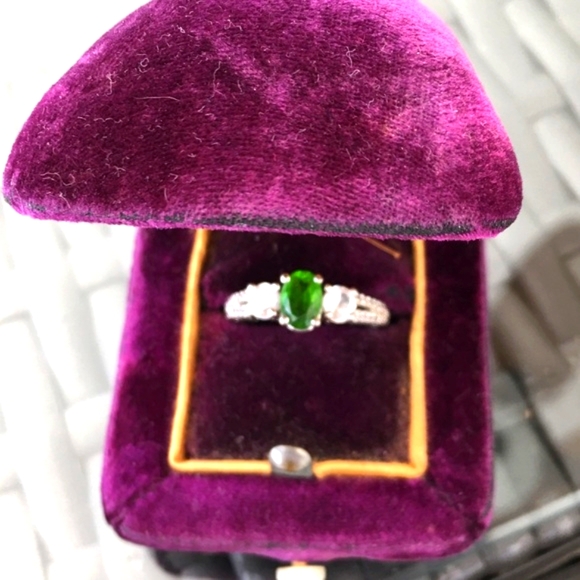 Vintage Liz Gorgeous Emerald Green Ring 💚 - Picture 2 of 4